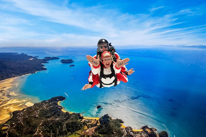 16.500ft parachute over Abel Tasman met NZ's meest epische landschap