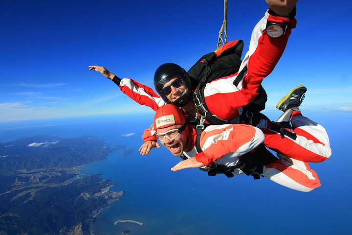 16.500ft parachute over Abel Tasman met NZ's meest epische landschap