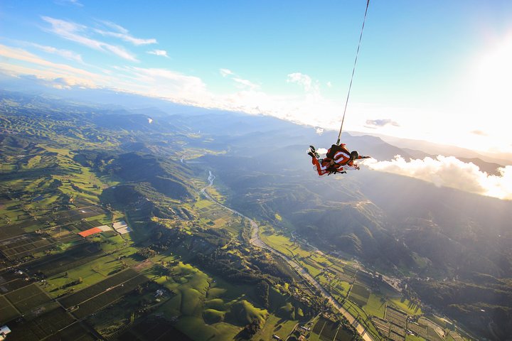 16.500ft parachute over Abel Tasman met NZ's meest epische landschap
