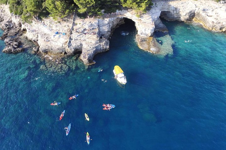 Pula : Tour en kayak por la Cueva del Mar con Snorkel & Cliff Jumping