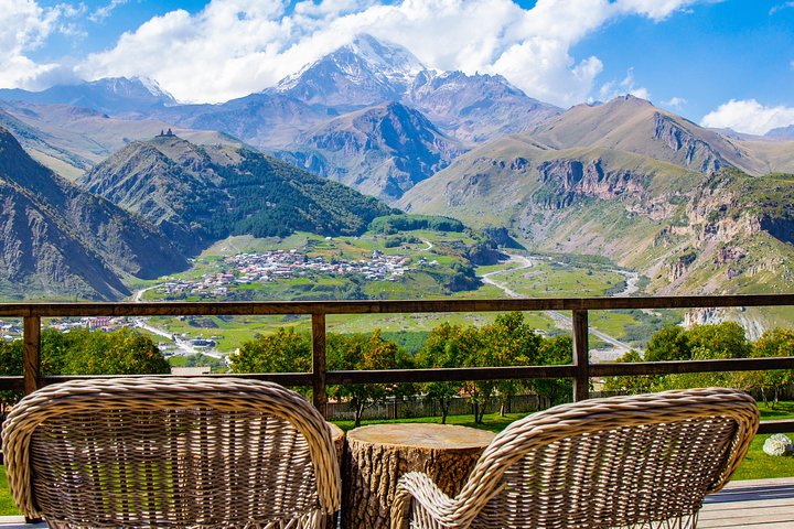 Højdepunkter i Kaukasus-bjergene-Jinvali, Ananuri, Gudauri, Kazbegi (gruppetur)