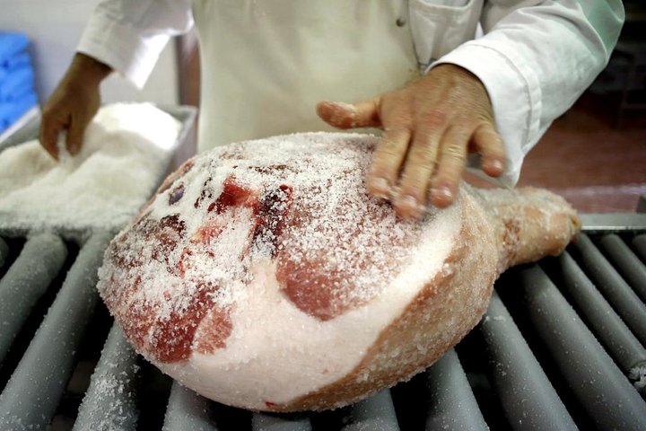 Discover Parma’s Flavors: Parmigiano & Prosciutto Food Tour