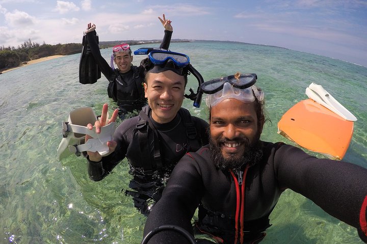 Mergulhe com snorkel na área da caverna azul! [Prefeitura de Okinawa] Alimentação e imagens fotográficas gratuitas!Guia inglês e chinês disponível!