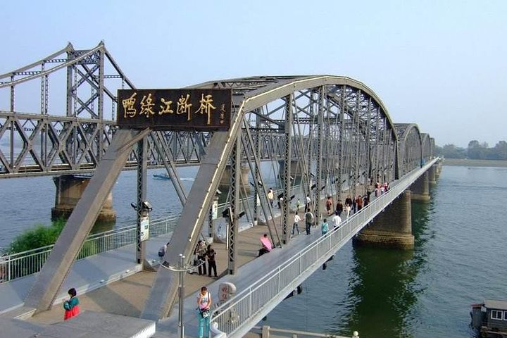 Privat Dandong City Day Tour: Hushan Great Wall, Yalu River Broken Bridge, Border
