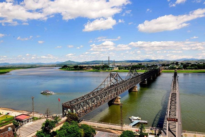 Privat Dandong City Day Tour: Hushan Great Wall, Yalu River Broken Bridge, Border