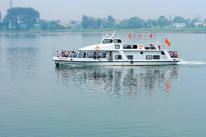Privat Dandong City Day Tour: Hushan Great Wall, Yalu River Broken Bridge, Border