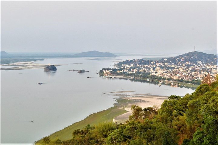 Guwahati Day Tour med Assamese Lunch och Sunset River Cruise
