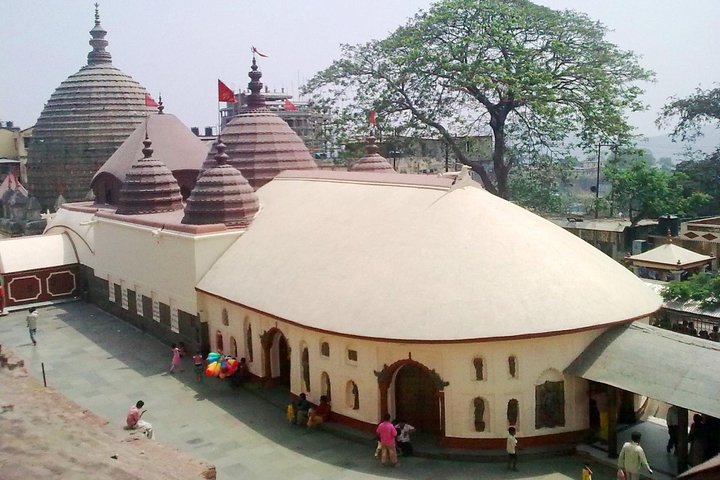 Guwahati Day Tour med Assamese Lunch och Sunset River Cruise