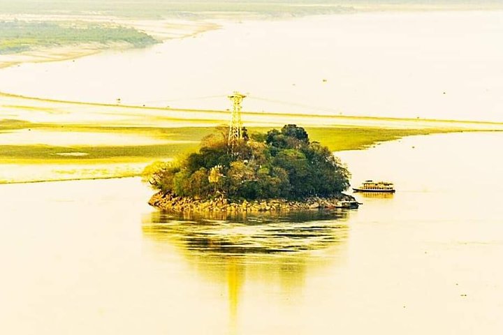 Guwahati Day Tour med Assamese Lunch och Sunset River Cruise