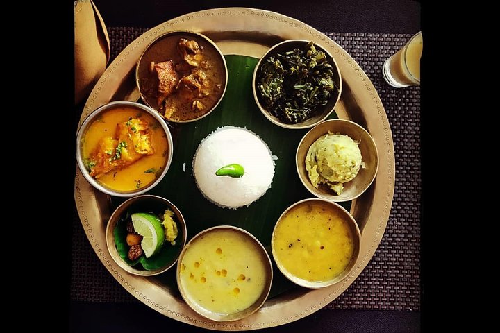 Guwahati Day Tour med Assamese Lunch och Sunset River Cruise