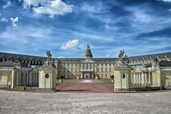 Karlsruhe høydepunkter : Palass, torg og kulturelle landemerker