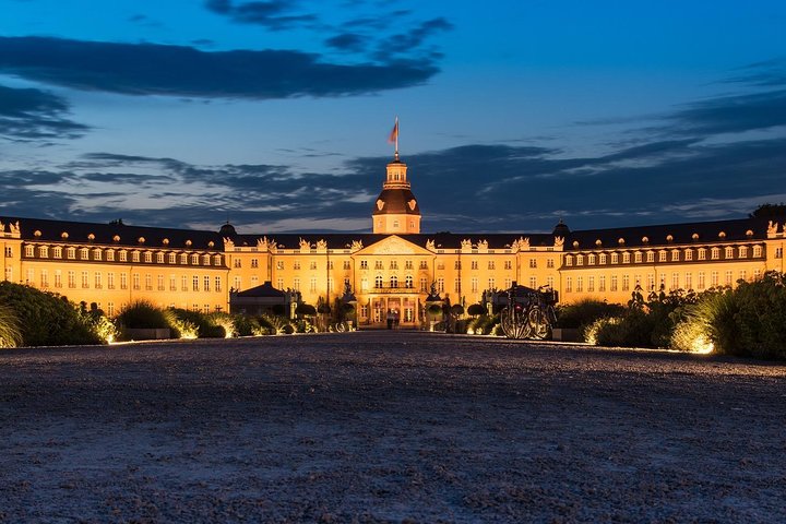 Karlsruhe høydepunkter : Palass, torg og kulturelle landemerker