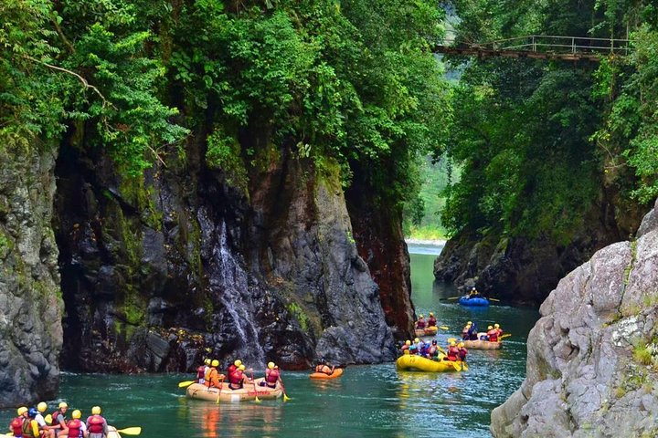 Wildwasser-Rafting auf dem Pacuare mit Mittagessen ab Puerto Viejo