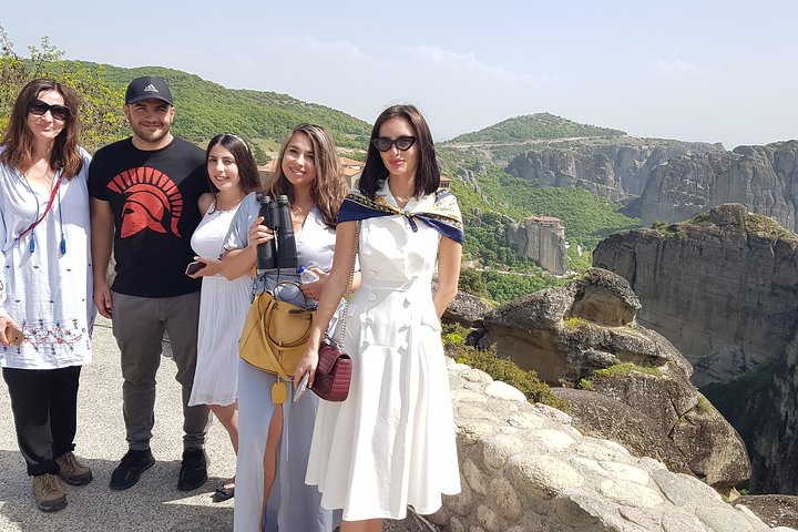 De Atenas: viagem de um dia pela história das cavernas e mosteiros de Meteora de trem