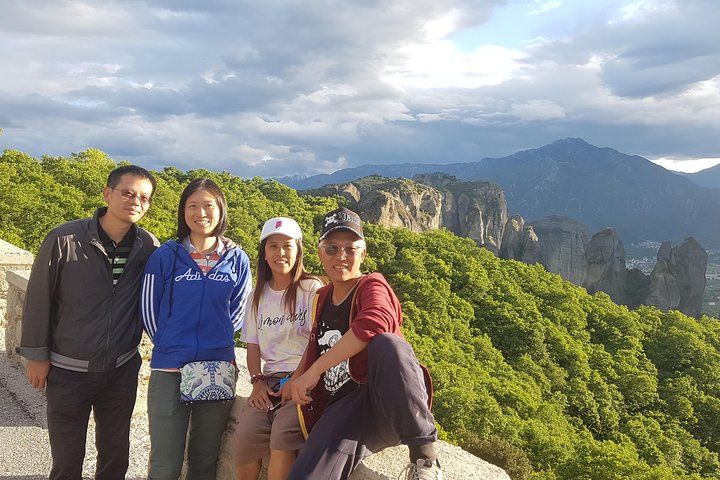 De Atenas: viagem de um dia pela história das cavernas e mosteiros de Meteora de trem