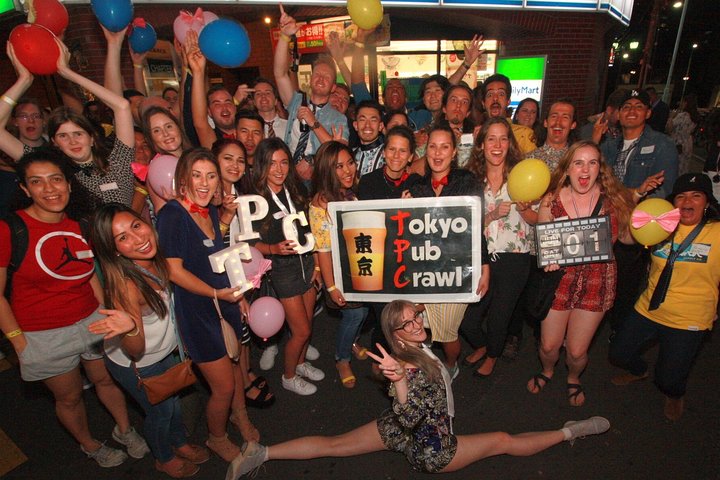 Noche de Pub Crawl en Tokio Fiesta de Vida Nocturna en Roppongi con Entrada a Club