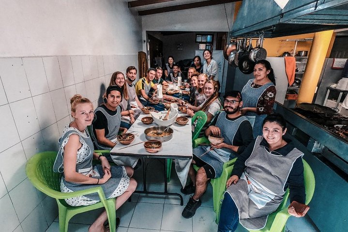 Talleres de cocina boliviana Adelante Mujer