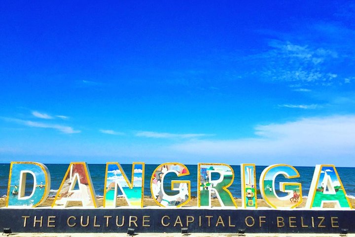 Aeropuerto de Dangriga Town a Hopkins Village