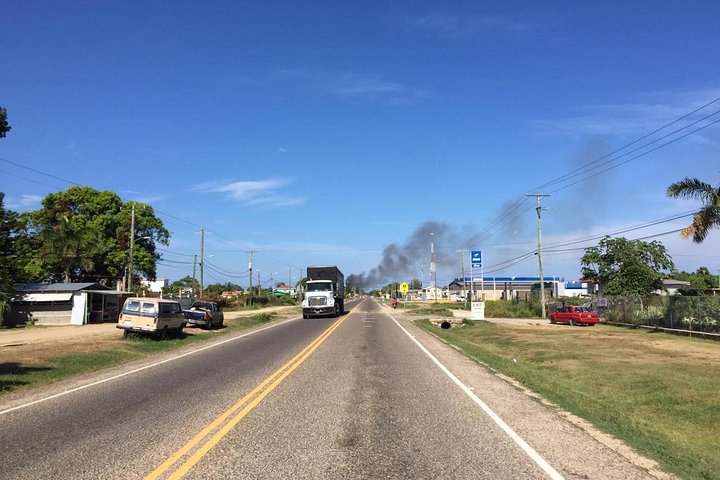 Aeropuerto de Dangriga Town a Hopkins Village