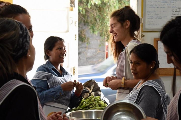 Talleres de cocina boliviana Adelante Mujer