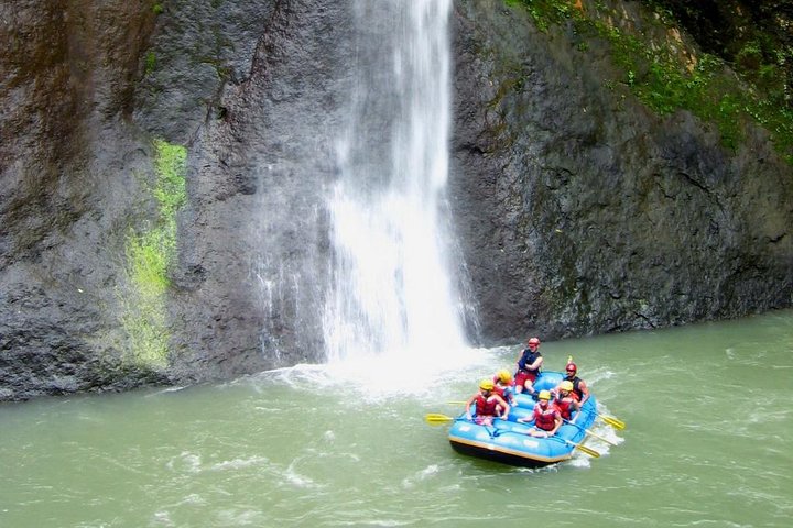 Wildwasser-Rafting auf dem Pacuare mit Mittagessen ab Puerto Viejo