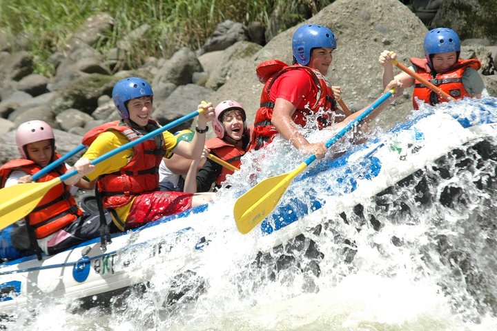 Wildwasser-Rafting auf dem Pacuare mit Mittagessen ab Puerto Viejo