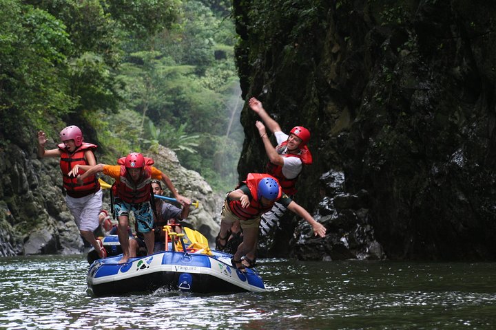Wildwasser-Rafting auf dem Pacuare mit Mittagessen ab Puerto Viejo
