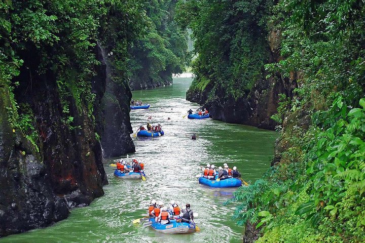 Wildwasser-Rafting auf dem Pacuare mit Mittagessen ab Puerto Viejo