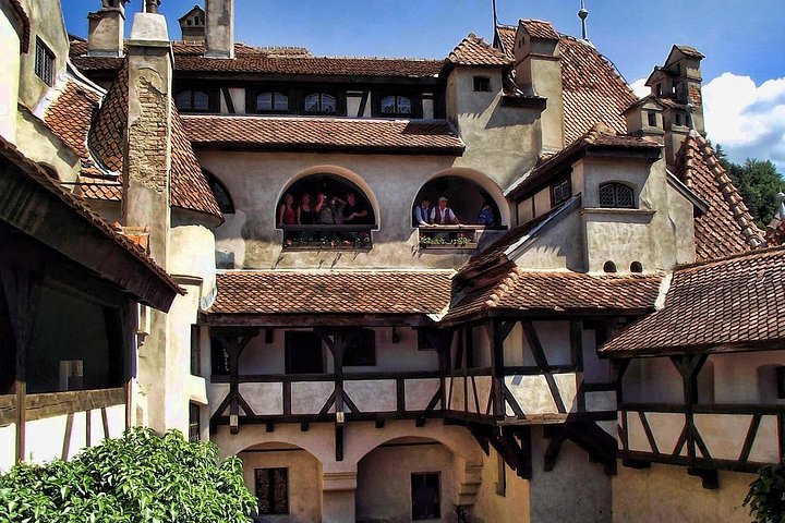 Day Tour to Bran Castle(Dracula's Castle) and Râșnov Fortress
