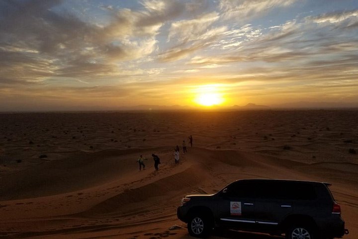 Dubai Private Evening Red Dunes Safari, BBQ & Premium Camp