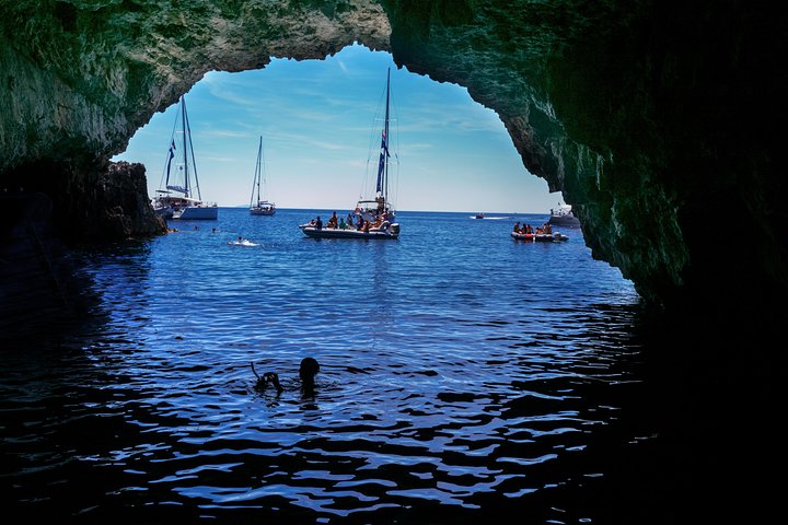 Gruppentour zur Blauen Höhle und zu den Pakleni-Inseln ab Hvar