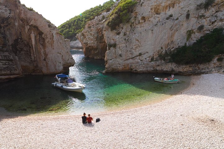 Gruppentour zur Blauen Höhle und zu den Pakleni-Inseln ab Hvar
