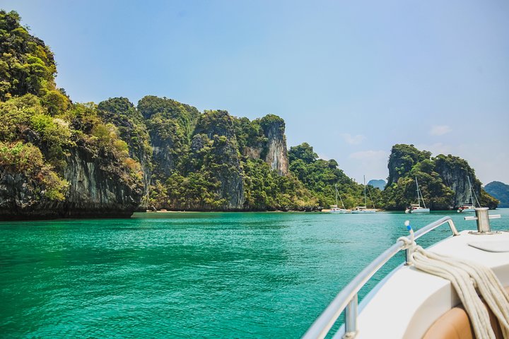 Phi Phi Islands & Maya Bay Day Trip from Phuket with Buffet Lunch