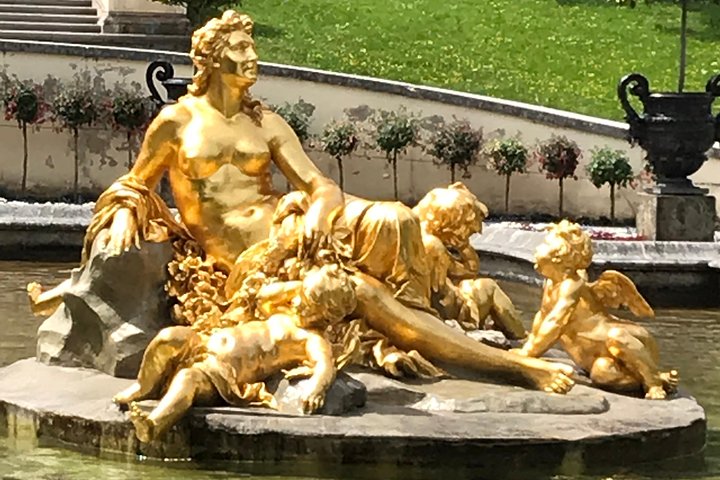 Gita di un giorno VIP Neuschwanstein, Linderhof e Grotta da Monaco di Baviera