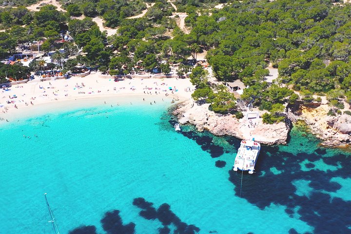 Ibiza strandhopcruise met paddleboards, drankjes en eten 6 uur