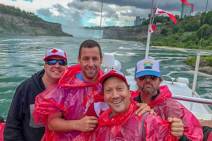 Niagara Falls Canada Day Tour fra Toronto + båttur alternativ