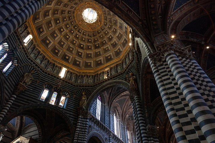 Excursion d'une journée en Toscane au départ de Florence : Sienne, San Gimignano, Pise et déjeuner dans une cave