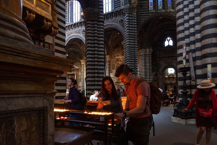 Excursion d'une journée en Toscane au départ de Florence : Sienne, San Gimignano, Pise et déjeuner dans une cave