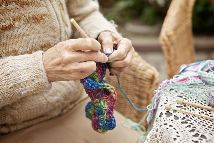 Taller de artesanía privada auténtica búlgara en el Valle de las Rosas