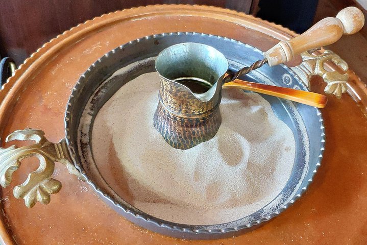 Taller de artesanía privada auténtica búlgara en el Valle de las Rosas