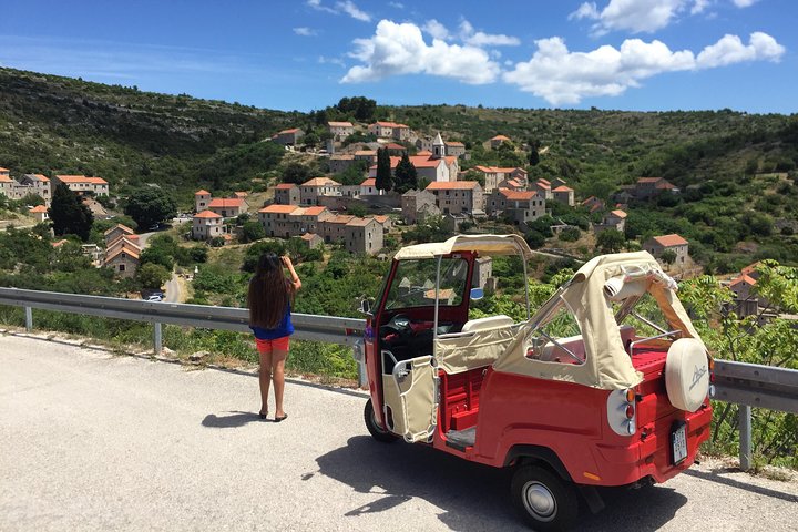 Hidden Hvar Eco Tuk Tuk Tour: Campos de Lavanda, Aldeias e Vistas