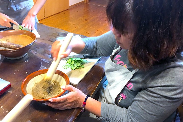 Miyazakis lokale matopplevelse La oss lage kald suppe og kylling Nanban! Super lokal matlaging!