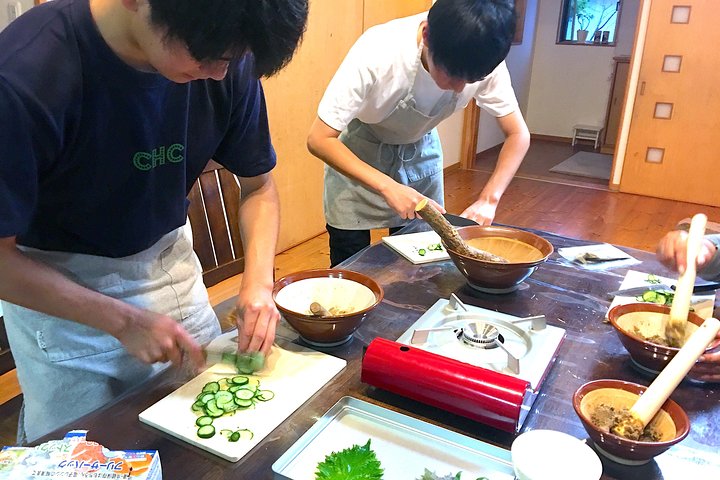 Miyazakis lokale matopplevelse La oss lage kald suppe og kylling Nanban! Super lokal matlaging!