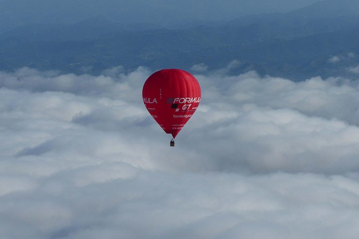 Volo in mongolfiera pre-Pirenei con prelievo opzionale a Barcellona