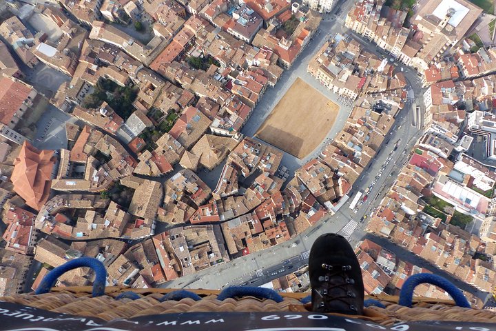Volo in mongolfiera pre-Pirenei con prelievo opzionale a Barcellona