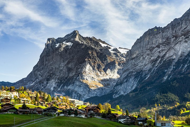チューリッヒ発ユングフラウヨッホ日帰り旅行:スイスアルプス&ベルネーゼオーバーラント