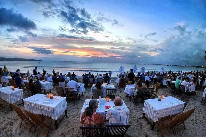 Tour serale privato del tempio di Uluwatu e della danza del fuoco di Kecak nella baia di Jimbaran