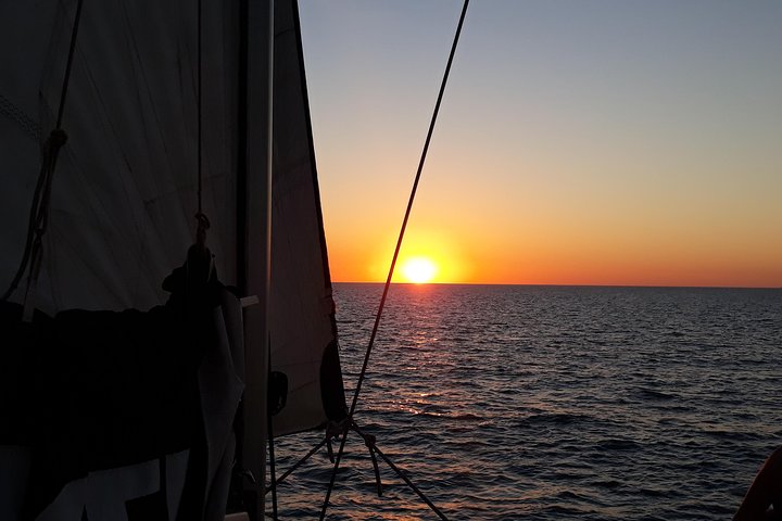 Solnedgang 3-timers cruise fra Darwin med middag og musserende vin
