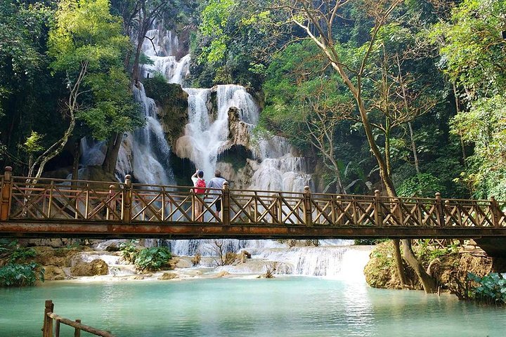 VOLLE DAG - Kuang Si-waterval, kajak op de Nam Ou / Mekong-rivier, Pak Ou-grotten