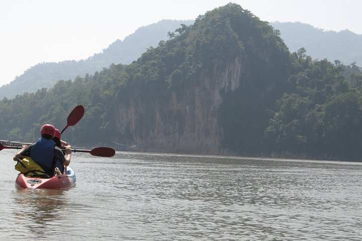 VOLLE DAG - Kuang Si-waterval, kajak op de Nam Ou / Mekong-rivier, Pak Ou-grotten